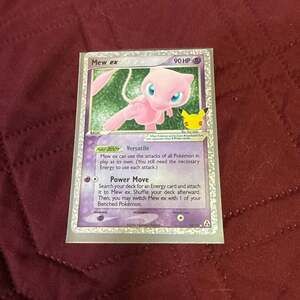 Pokémon Mew ex 88/92 Celebrations Classic Collection Holofoil